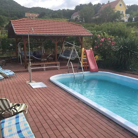 Casa vacanze Holiday In Nemesgulacs/balaton 35570 Labdi